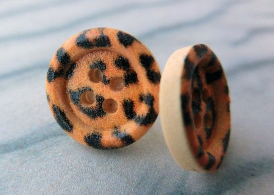 Leopard Holzknopf Ohrstecker Leo Print Gepard